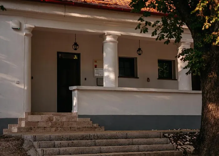 Malomerdo Panzio Pusztavam